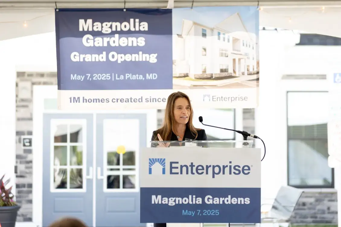 Janine Lind at podium